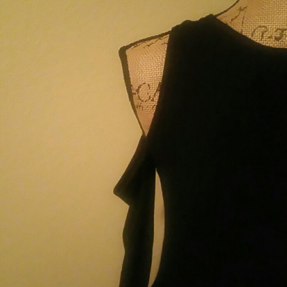 White and Black off the shoulder top. - Picture 7 of 8